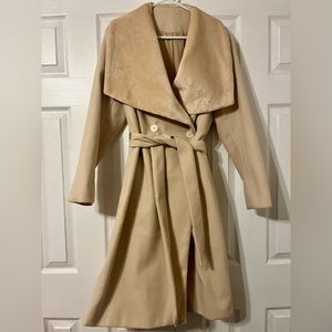 NWOT SHEIN Beige Coat with faux fur collar, SZ S but fits more like a medium